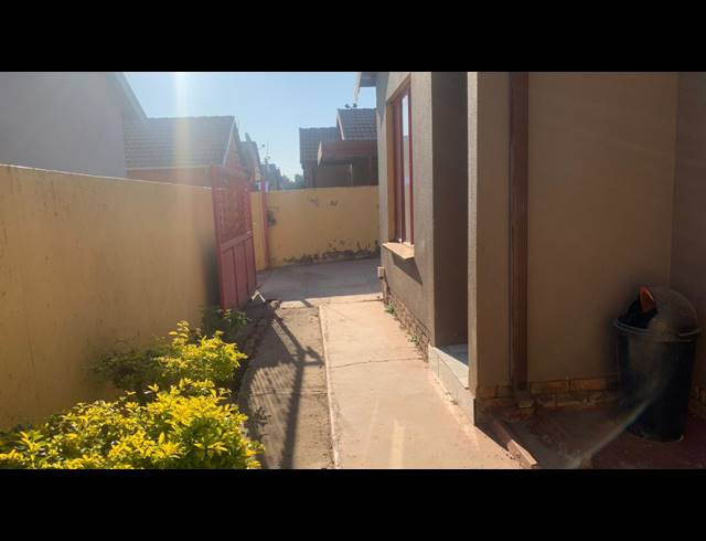 3 BEDROOM HOUSE RENTED IN SOSHANGUVE VV